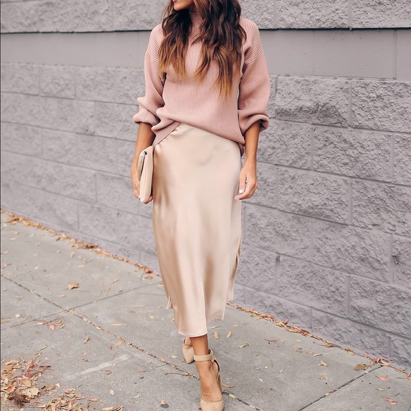 To slip dress που λατρεύουν οι influencers -15 ιδεές για να το φορέσεις ! igynaika.gr